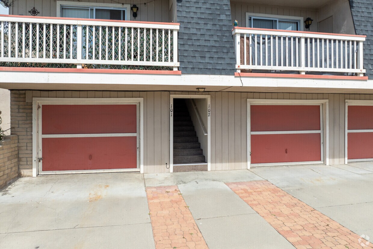 Building Photo - 2611 Solano Rd