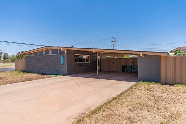 Building Photo - 2901 Nabors Ln