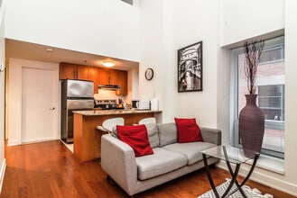 Building Photo - 1061 Rue St-Alexandre