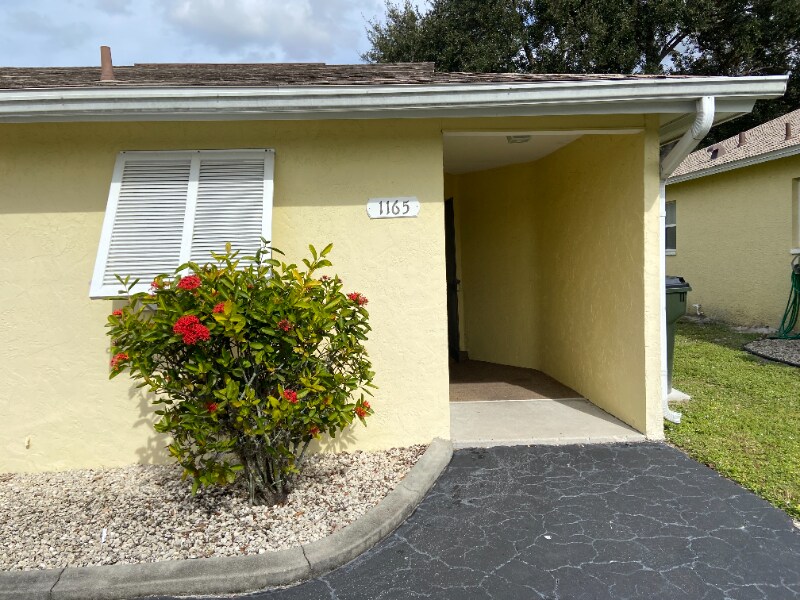 1165 Lake McGregor Dr, Fort Myers, FL 33919 Room for Rent in Fort Myers, FL