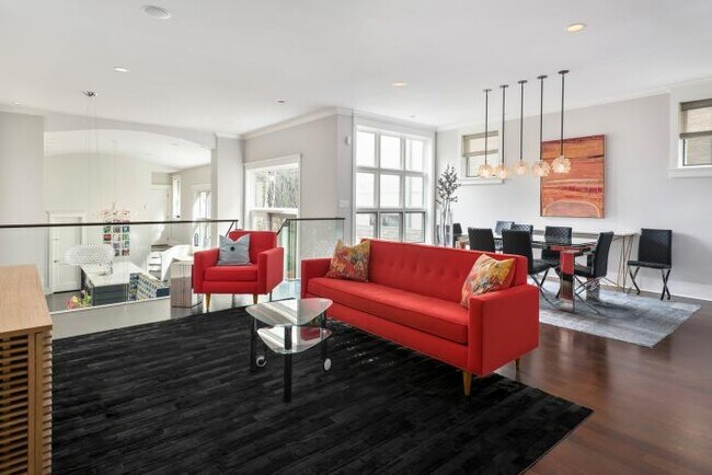 Building Photo - 6 bedroom in Chicago IL 60622