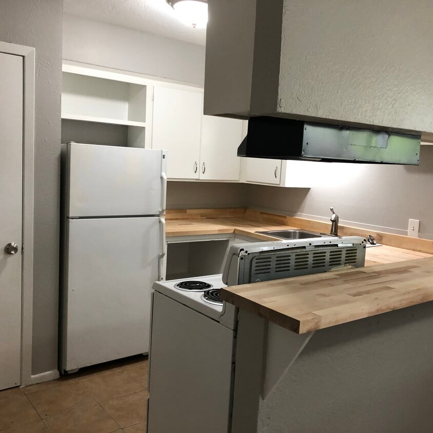 Kitchen - 2200 S Gordon St