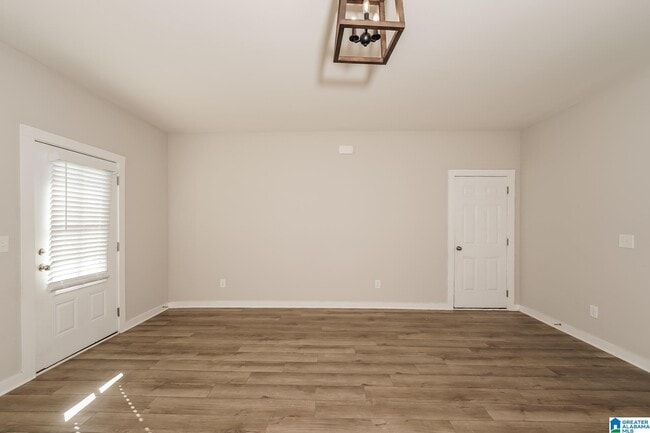 Building Photo - 142 Kings Wy