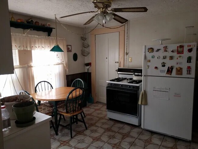 Building Photo - 27 Linsley Ave