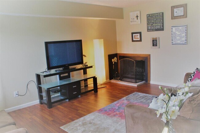 Building Photo - 1528 Worthington Row Dr