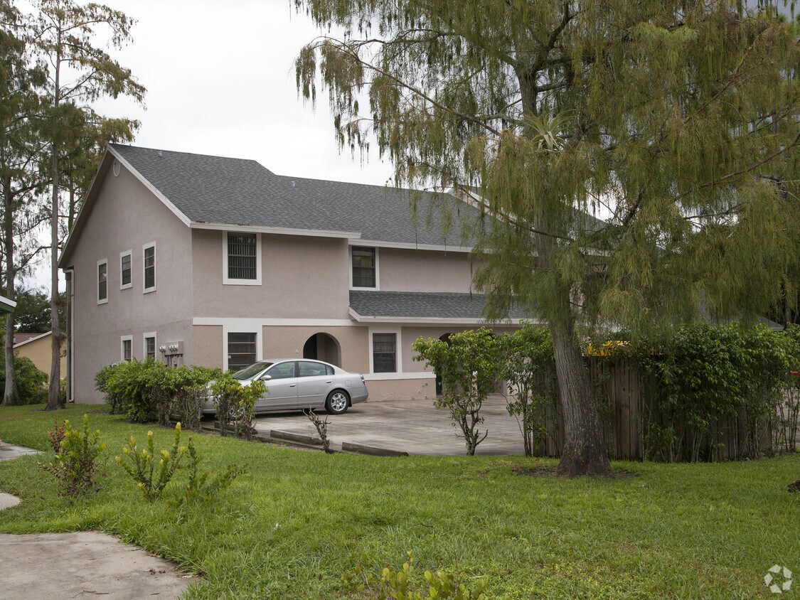 Building Photo - 13785 Bottlebrush Ct