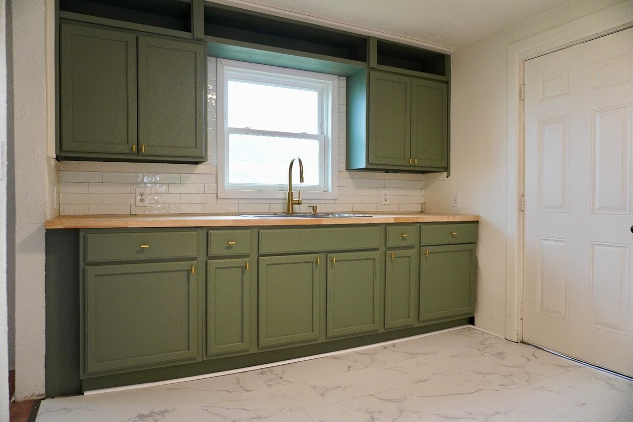 Foto principal - 405 W Main St