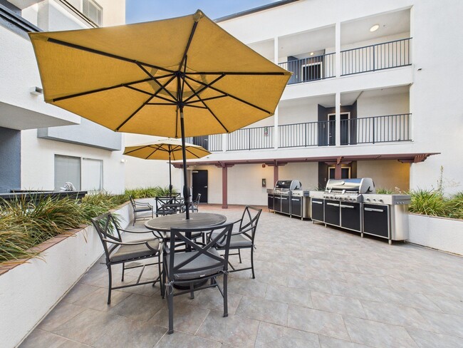 Building Photo - Alur Apartments