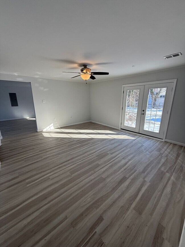 Foto del edificio - Fantastic 4 Bedroom 2 Bath Expanded Home