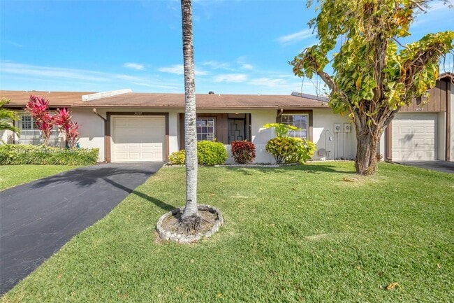 Building Photo - 5057 Forsythia St