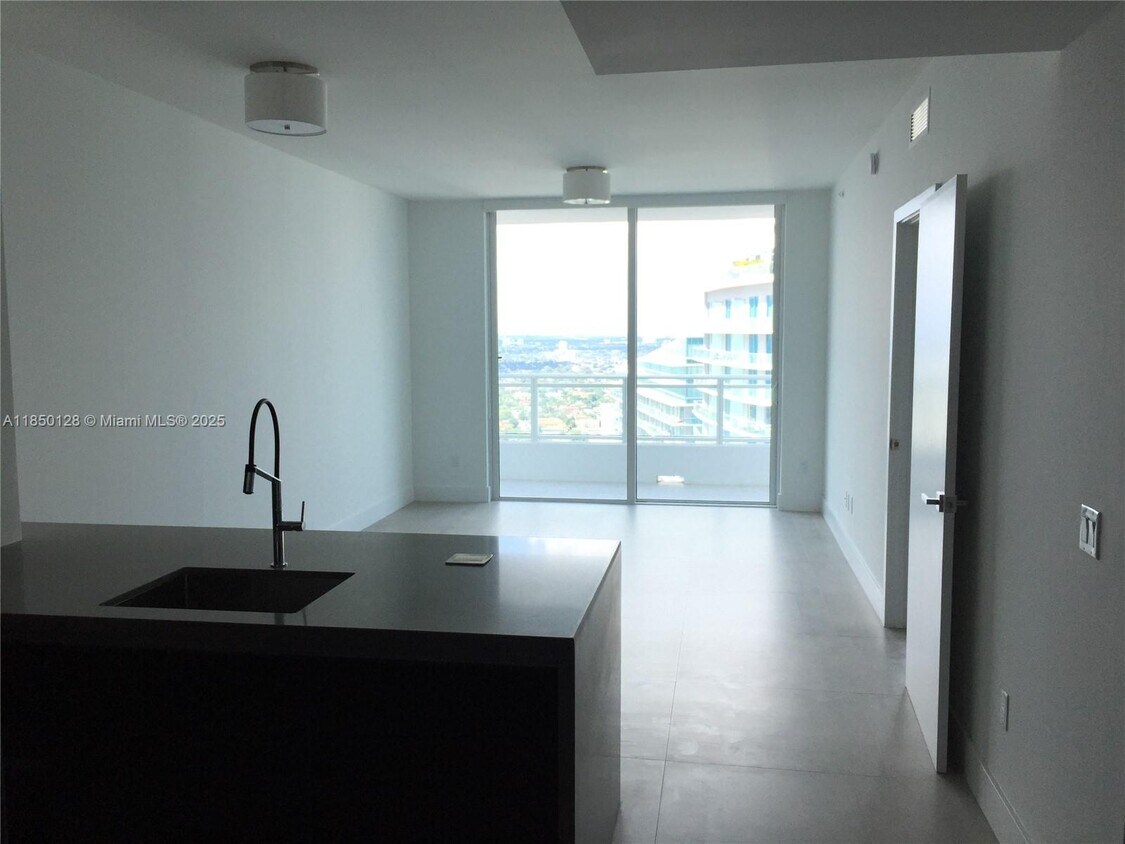 Primary Photo - 1080 Brickell Ave