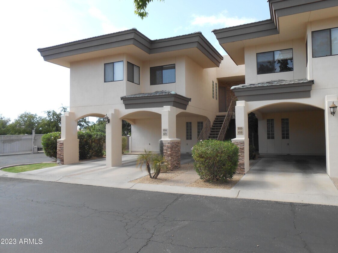 3235 E Camelback Rd Unit 124, Phoenix, AZ 85018 Room for Rent in