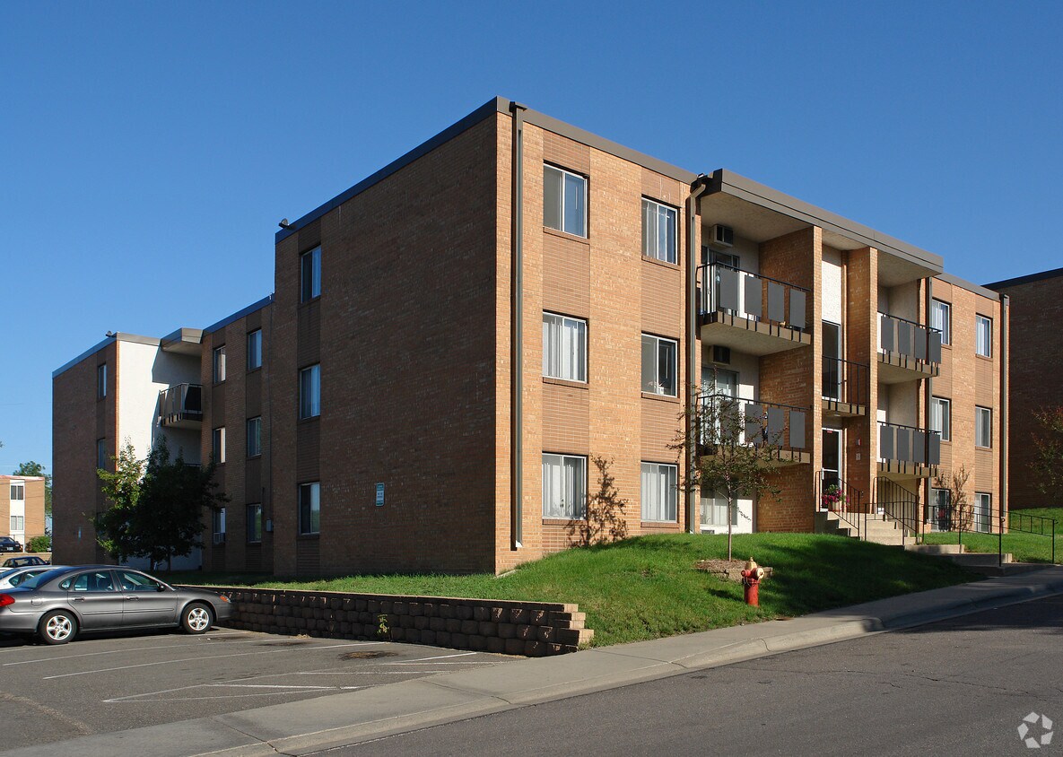 Rose Hill Apartments in Lauderdale, MN