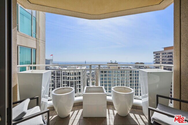 Foto del edificio - 10727 Wilshire Blvd