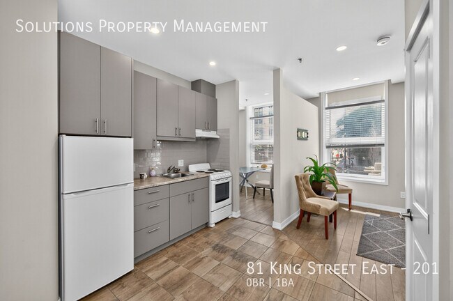 Building Photo - Stunning Sunny Bachelor