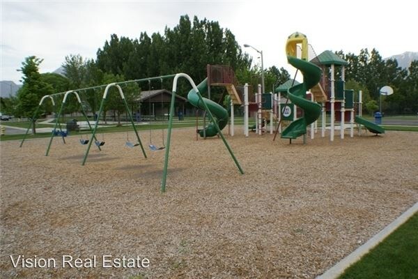 Building Photo - 3 br, 2.5 bath House - 850 S Pheasant Run
