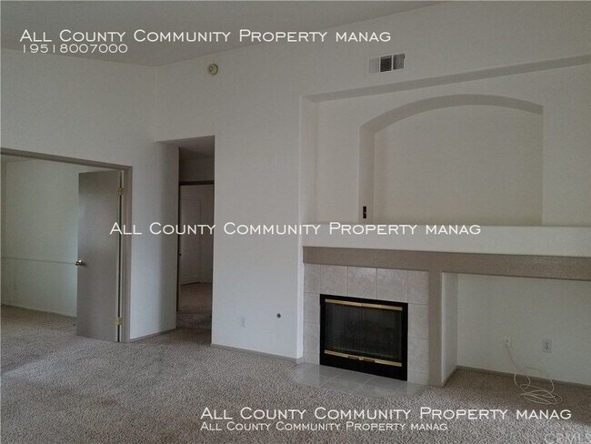 Building Photo - 3 Bedroom 2 Bathroom Single Story Home for...
