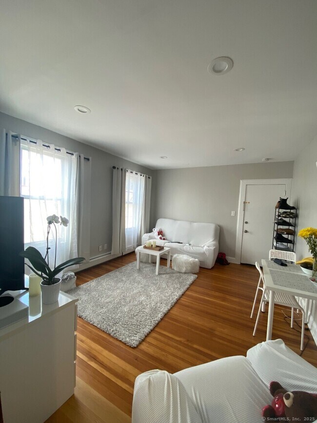 Foto del edificio - 221 Park Rd