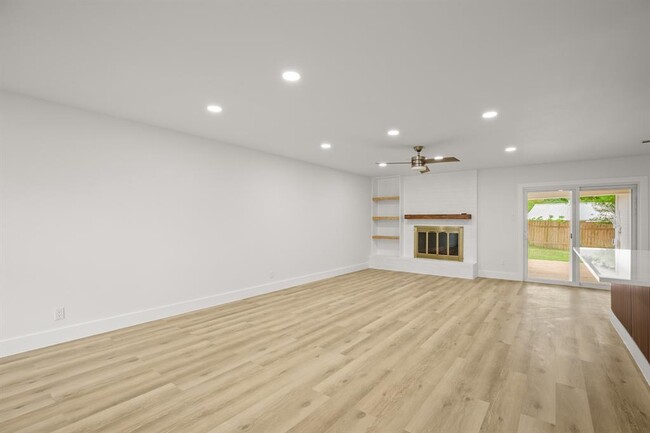 Foto del edificio - 9006 Lodge Ct