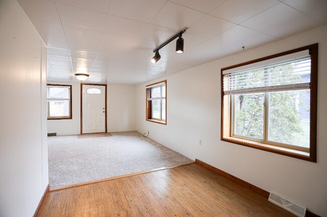 Foto del edificio - 217 S G St