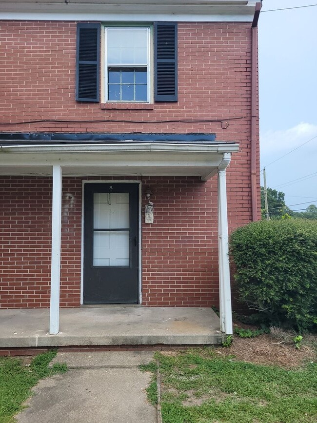 Building Photo - 405 Beech St