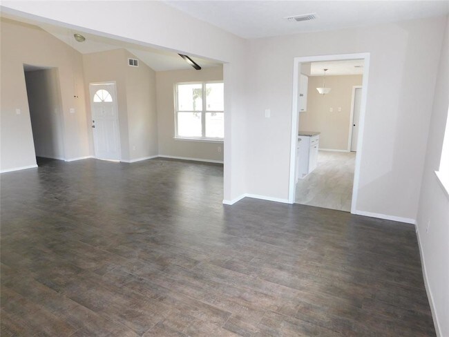 Building Photo - 2058 Shadow Rock Dr
