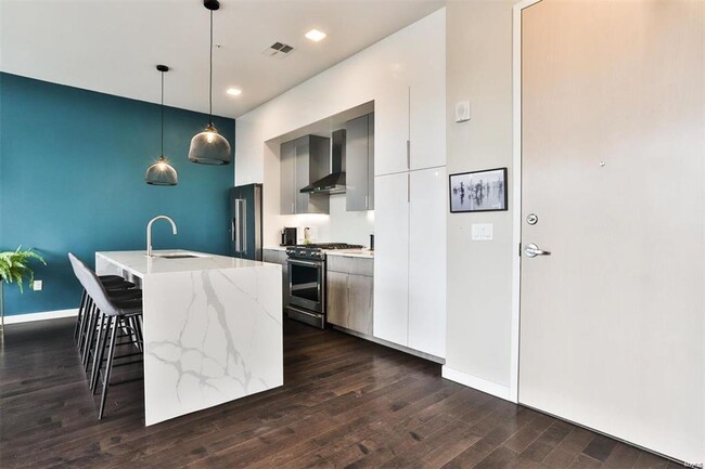 Foto del edificio - Luxury condo in the CWE