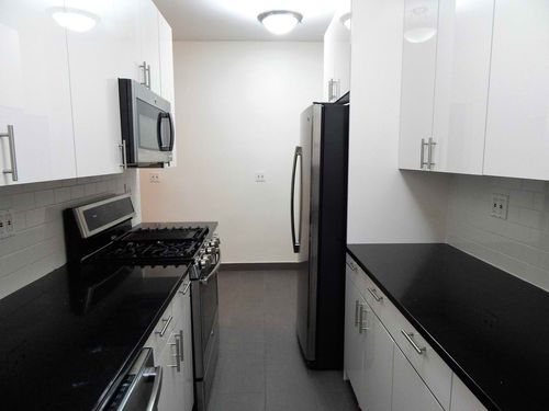 Foto del edificio - 685 W End Ave