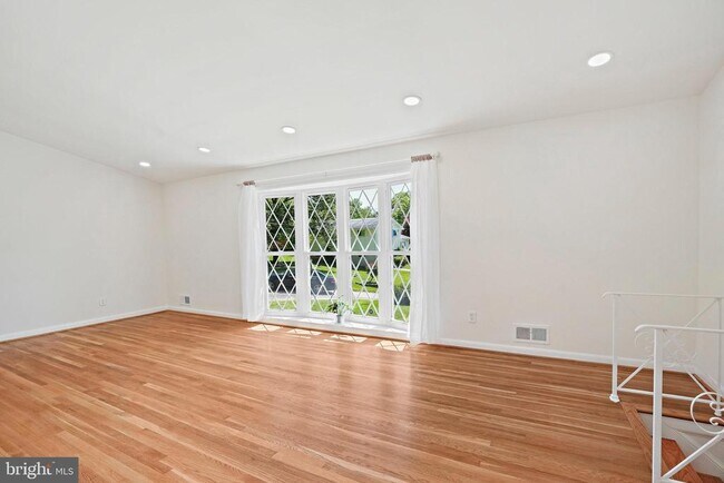 Foto del edificio - 6607 Lone Oak Dr