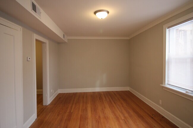 Foto del edificio - 4948 W Berteau Ave