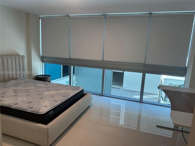 Foto del edificio - 2950 NE 188th St