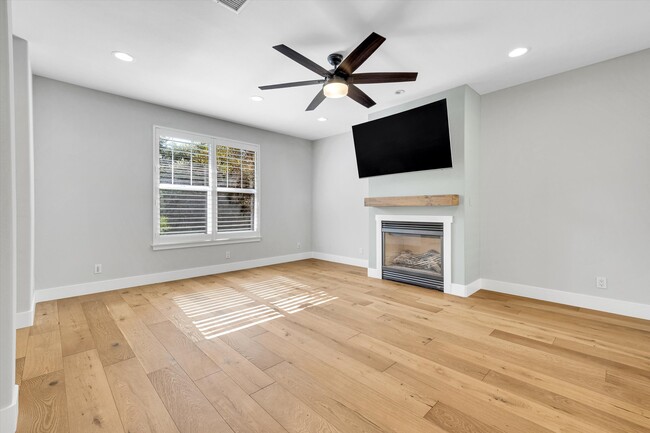 Beautiful wood flooring - 759 Border Ave