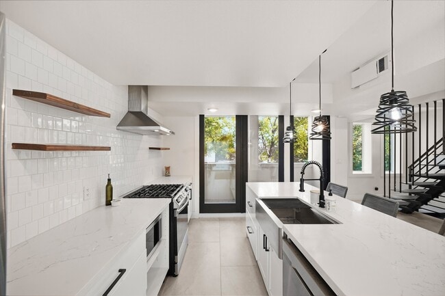 Building Photo - 1704 Tabor St