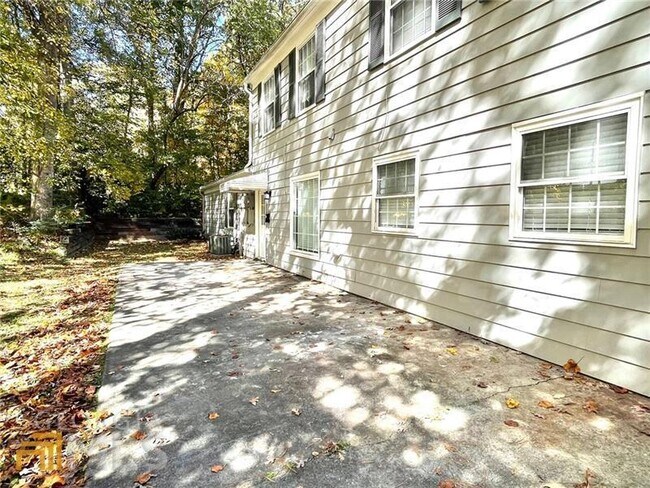 Building Photo - 662 Bellemeade Dr SW