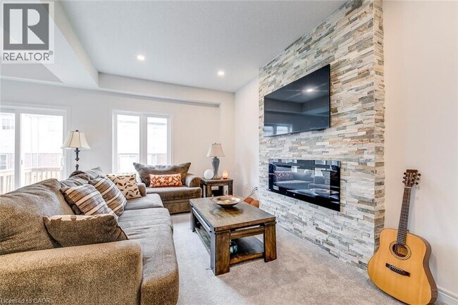 Building Photo - 16 Dayman Dr