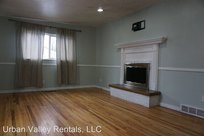 Foto del edificio - 5 br, 2 bath House - 3485 W. Meadowbrook Dr.