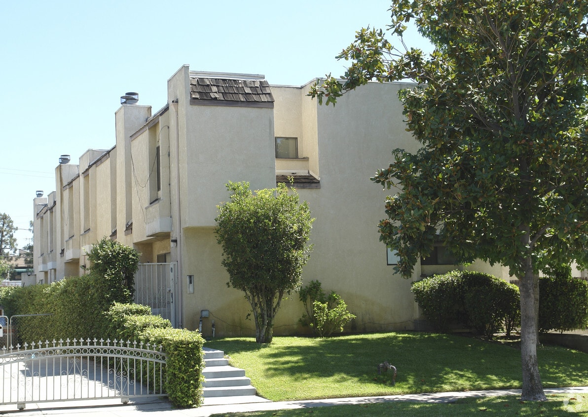 Building Photo - 918 N Stoneman Ave