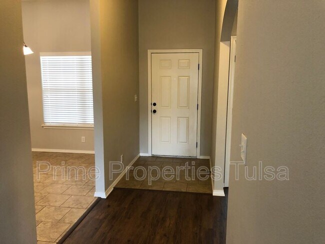 Foto del edificio - 14763 S Lakewood Ave