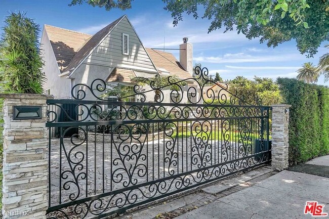 Foto del edificio - 4 br, 5 bath House - 350 N Sweetzer Ave