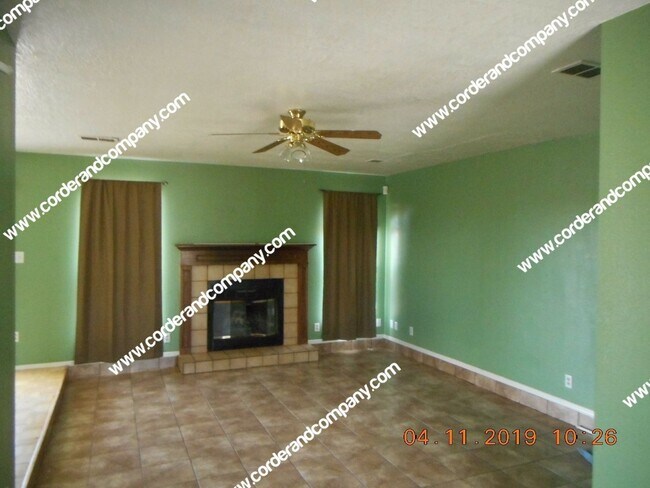 Foto del edificio - Nice 3 Bedrooms, 1 3/4 Bathroom, 2 Car Gar...