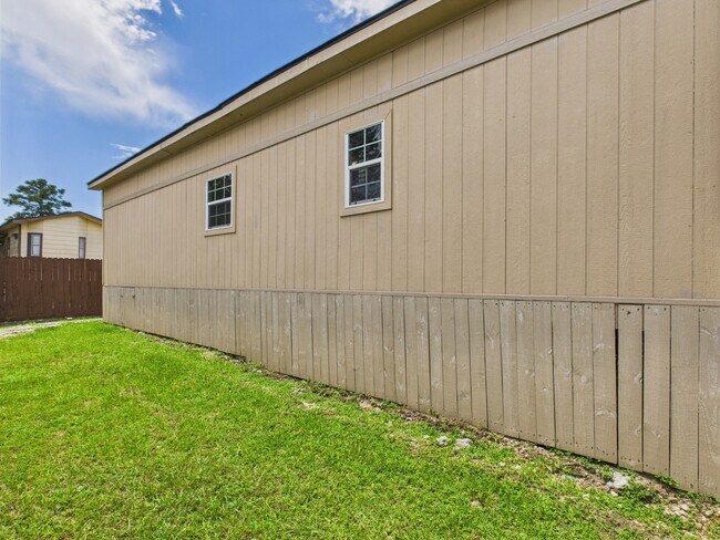Foto del edificio - 21613 Erika Ct