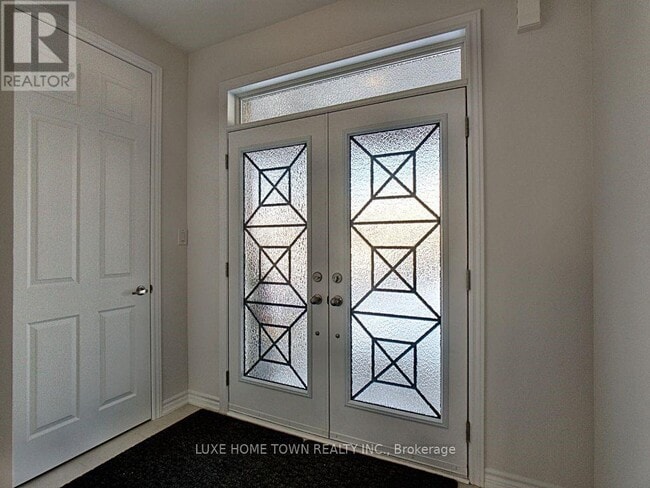 Building Photo - 141 Harpin Way E