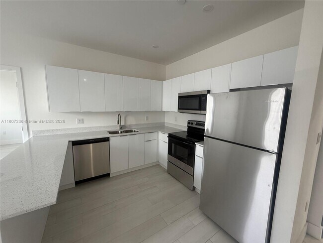 Foto del edificio - 879 E 24th St