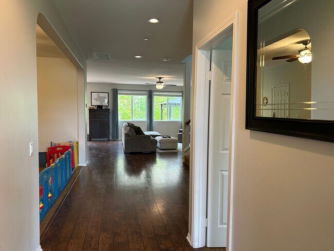Foto del edificio - Beautiful 5-Bedroom Home In Oceanside