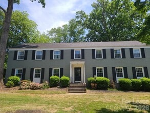 Building Photo - 557 Wakefield Dr