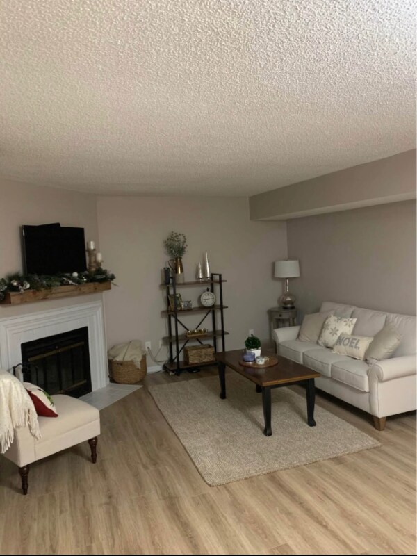 Foto del edificio - 8919 Cardinal Terrace