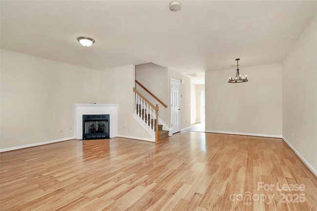 Building Photo - 915 Par One Ct