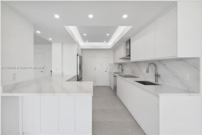 Foto del edificio - 5055 Collins Ave