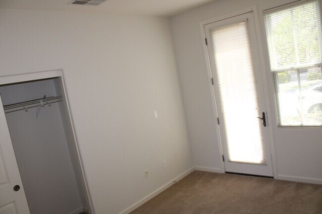 Building Photo - 2027 Tsushima St