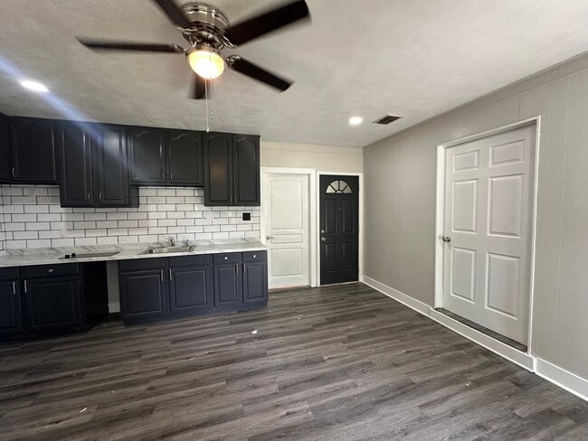 Building Photo - 429 Ventura Ave